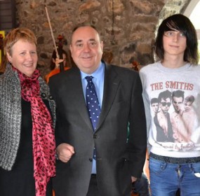 The First Minister and MG ALBA Chairman visit students at Sabhal Mòr Ostaig to mark the FilmG funding announcement - (L-R) Victor MacConnell, MG ALBA Chairman Maggie Cunningham, First Minister Alex Salmond, Seumas Mehan.