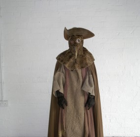 29450_Frank-To-dressed-as-a-mediaeval-plague-doctor